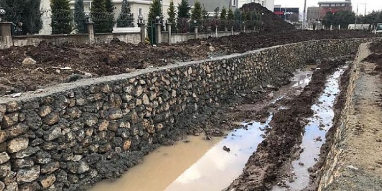 Başiskele Atakent Deresi’nde Islah Çalışmaları Yapılıyor