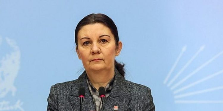 Lale Karabıyık: Eğitim Sistemimizin Sorunu Baraj Değil Niteliktir