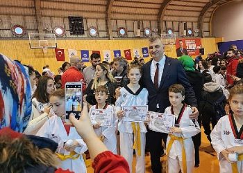 410 Gölcük Belediyesi Taekwando Sporcusu Kuşak Atladı