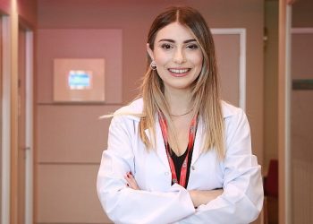 Annenin bebeğe teması, güçlü bağ oluşturuyor ve özgüvenini geliştiriyor