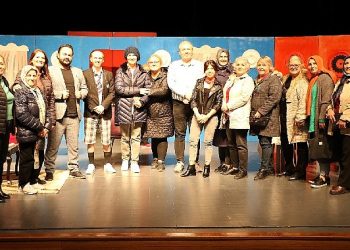 Çınarlarla tiyatro keyfi bir başka