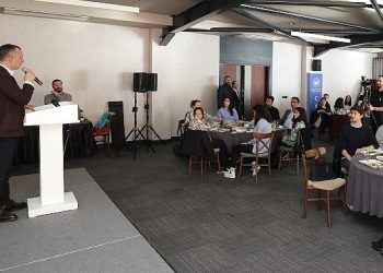 Üniversiteli gençler sordu, Büyükakın içtenlikle cevap verdi