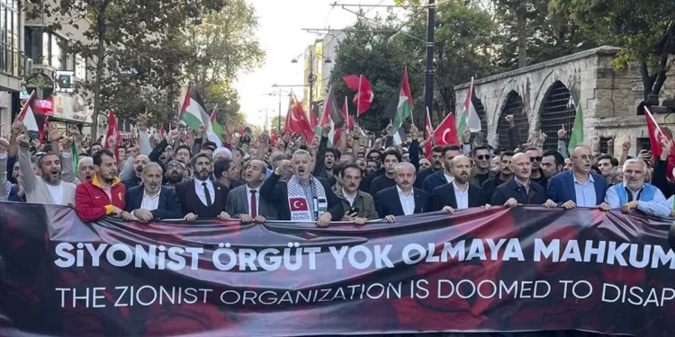 Milli İrade Platformu tarafından düzenlenen Büyük Filistin Yürüyüşü başladı